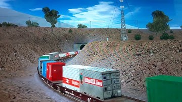 BNSF Intermodal train passes through Tehachapi Loop