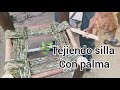 Tejiendo una silla con palma