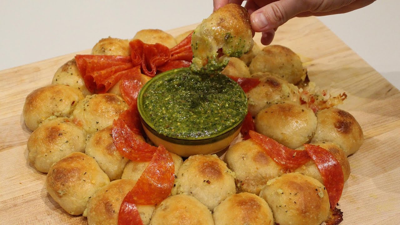 How To Make a Pepperoni Pizza-Stuffed Pull-Apart Wreath with Pesto Dipper | Rachael Ray Show