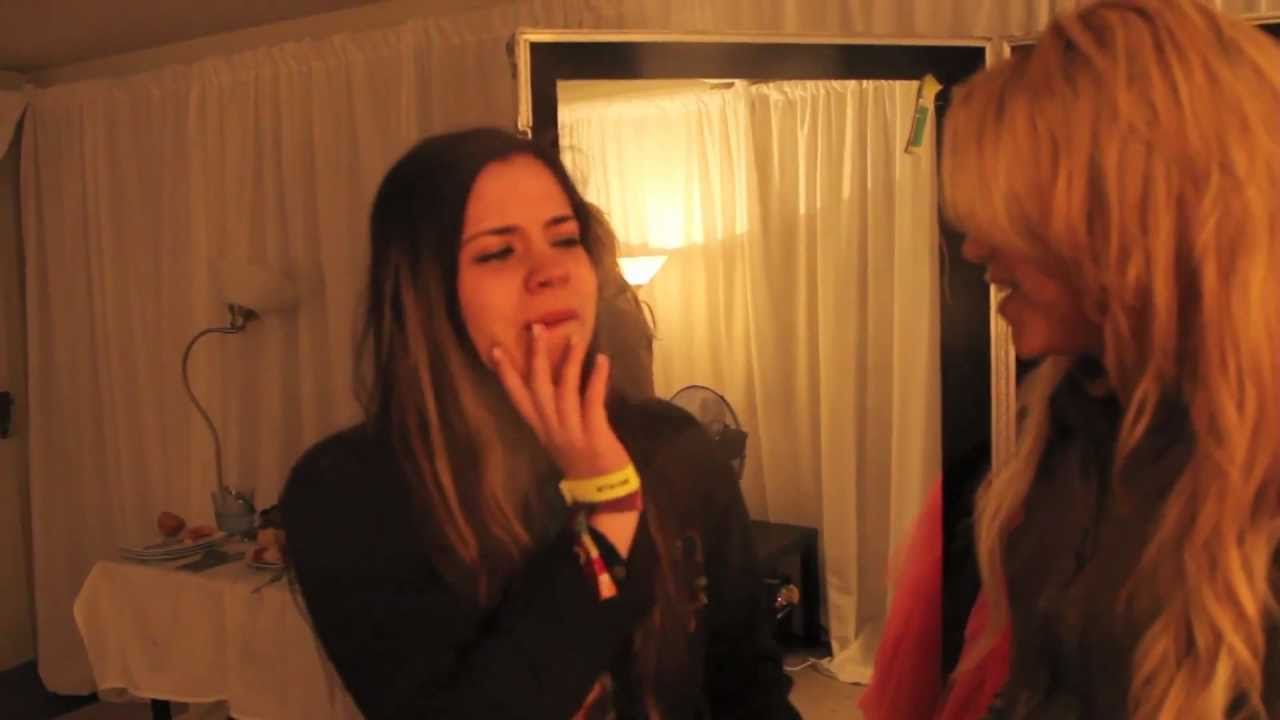 Tour blog: Shakira meets Sanziana