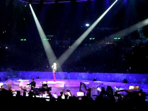 Смотреть «睇完煙花聽音樂 - 李克勤 2008 你的克勤演奏廳 演唱會 - 月半小夜曲» на YouTube