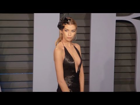 Stella Maxwell at the Red Carpet of the 2018 Vanity Fair Oscar Party