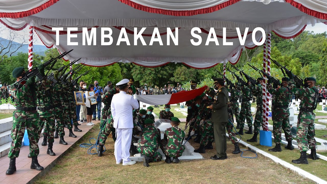 Tembakan Salvo dan Isak Tangis Iringi Pemakaman Wakasad Letjen TNI Herman Asaribab