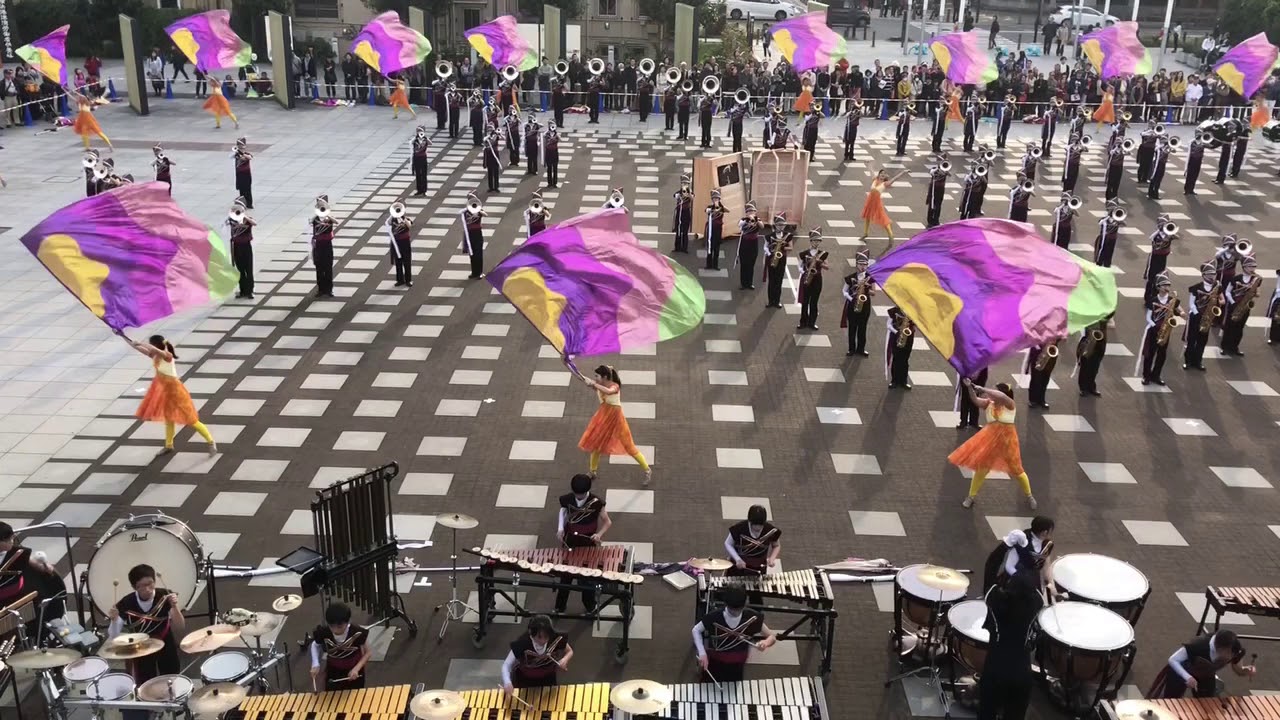 Музыкальное движение оркестра Kanto Gakuin Marching Band 2018