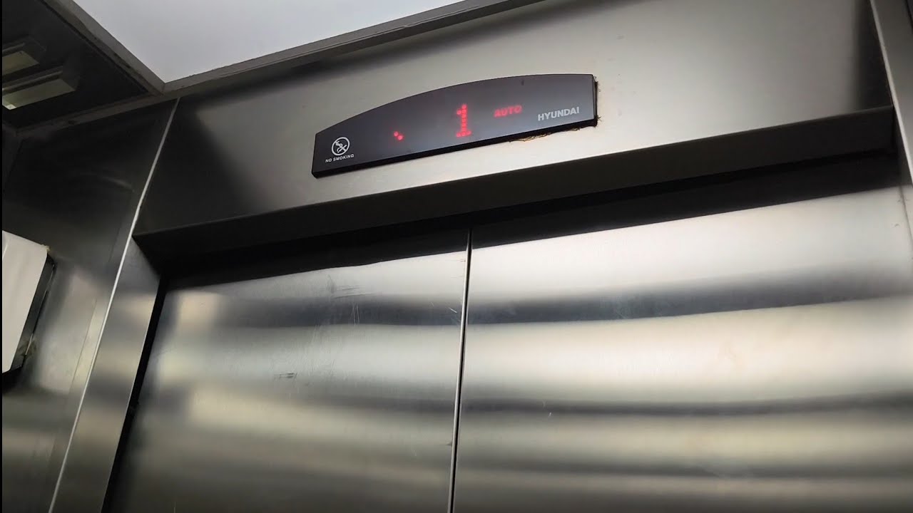 LIFT HYUNDAI DI HOTEL SAHID RAYA, YOGYAKARTA 