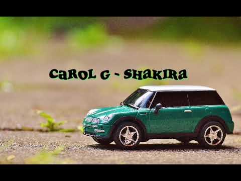 CAROL SHAKIRA DI MOBIL HIJAU