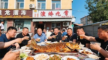 Cá chép hoang dã bắt được ở sông Hắc Long Giang, mỗi con nặng 14 cân, giá 367 tệ