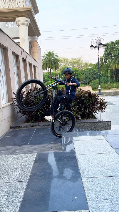 Noob 🤡 🆚 Advanced 🗿🔥 #bike #stunt #bikelover #cycling #stuntbike #cyclestunt #cycle #mtb