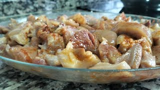 Morro de cerdo salado, a la gallega. Un plato típico en las tabernas gallegas y fácil de preparar.