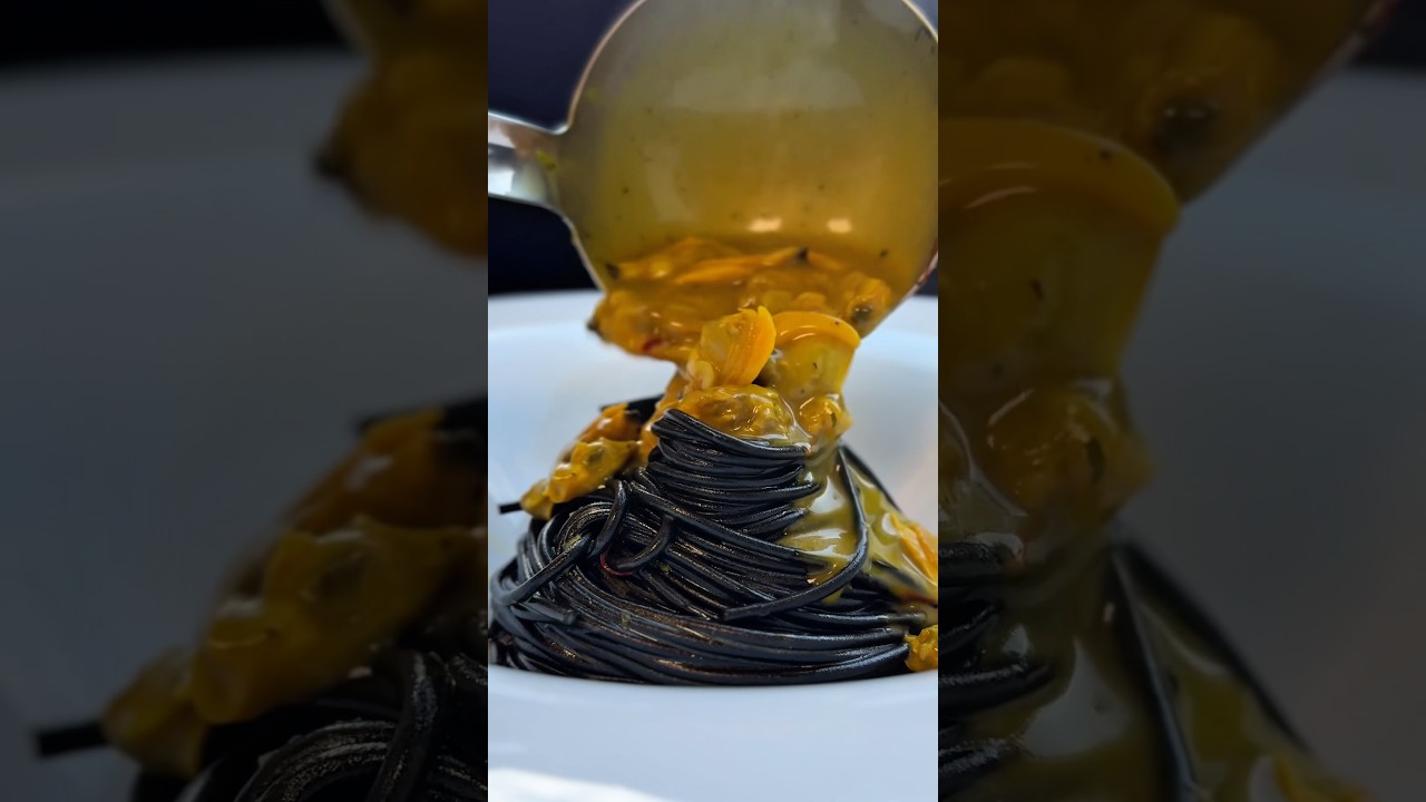 Spaghetti with Clams and Saffron