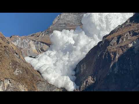 Breathtaking Avalanche at Kapuche Lake Nepal( कपूछे ताल मा हिमनदी)