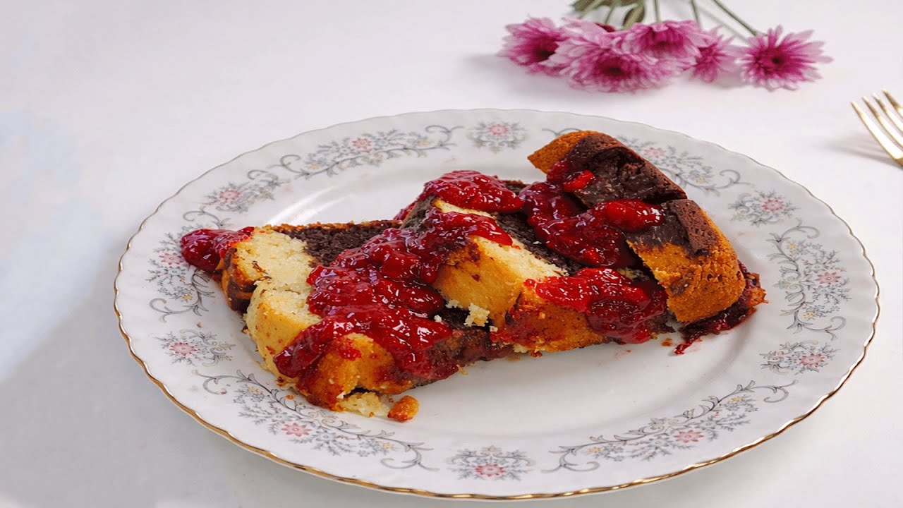 كيك فانيلا بصوص الفراولة المنزلي