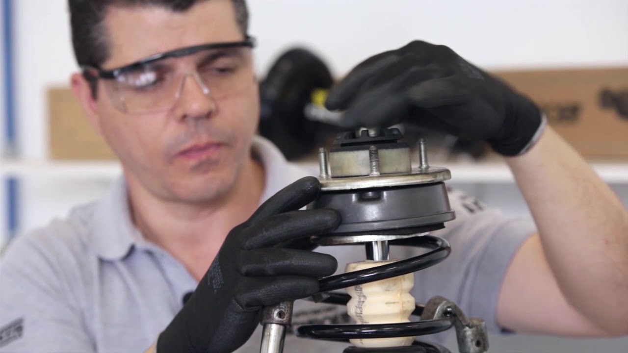 Montagem do amortecedor dianteiro do Uno