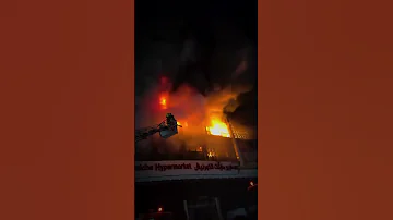 حرق هايبر ماركت حريق الكوت الله يرحمهم برحمته الواسعه ويسكنهم فسيح جناته متابعه يوتيوب الكوت 