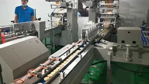 Cake automatic loading into the plastic tray, and sorting packing machine line 装托线