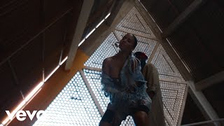 Video thumbnail of "Mayra Andrade - Pull Up (Official Video)"