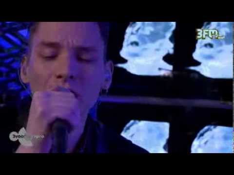 Thomas Azier - 'Ghostcity' live @ 3voor12 Radio