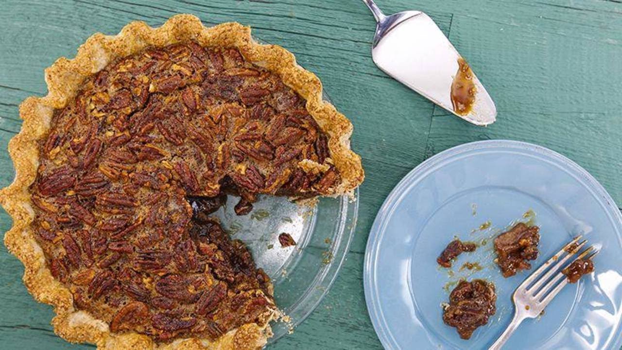 Pecan Pie with Dark Spiced Rum | Rachael Ray Show