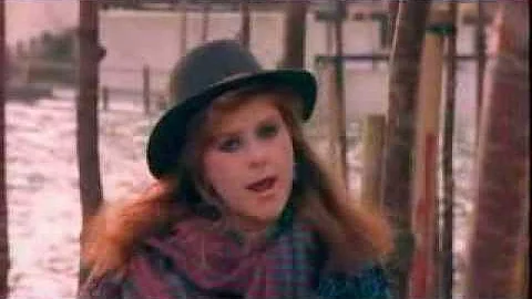 Kirsty MacColl - A New England