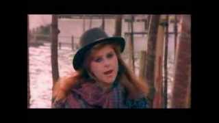 Video thumbnail of "Kirsty MacColl - A New England"