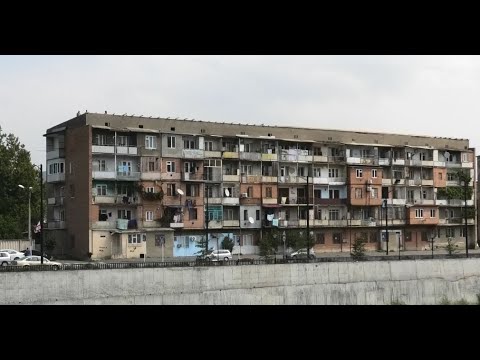 გორში სტიქიის შედეგად დაზიანებული მრავალსართულიანი კორპუსების გადახურვა მიმდინარეობს