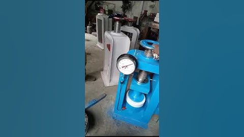 Compression Testing Machine 1000kn | Available on IndiaMART