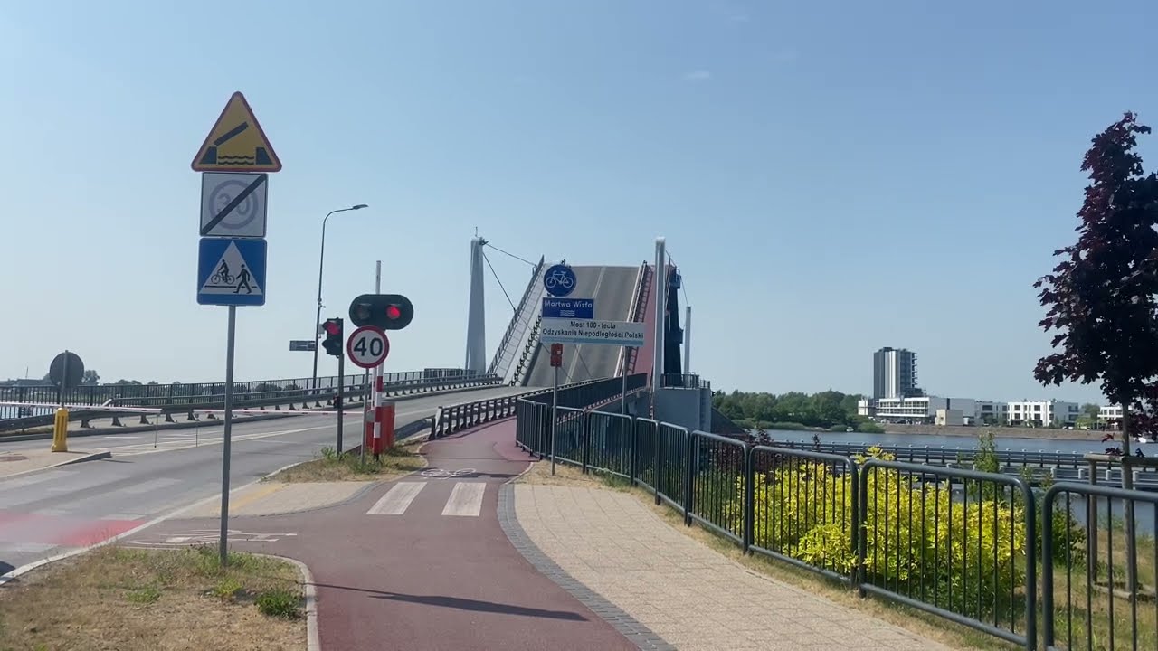 Wyspa Sobieszewska, przejazd mostu zwodzonego, zamykanie i otwieranie, drawbridge crossing, [4K]
