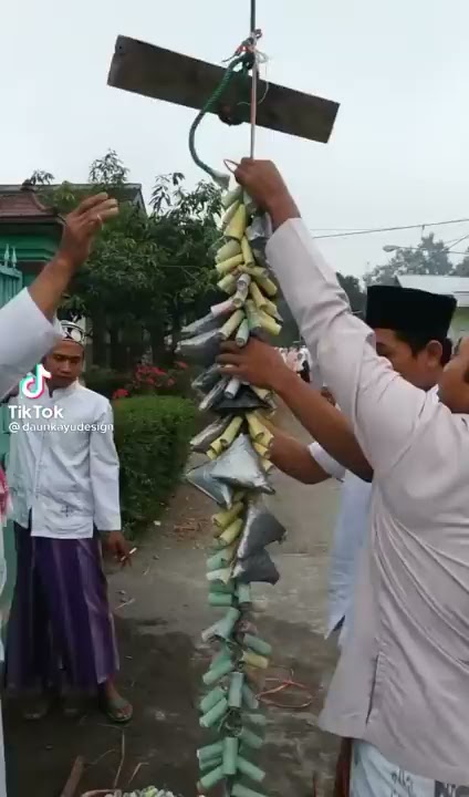 petasan hari raya idul Fitri yang sangat panjang video Tik Tok