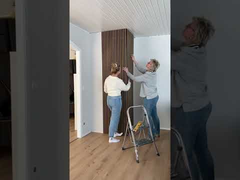 Video: Innenarchitektur aus Holz. Holzplatten für die Innenwanddekoration. Einrichtungsgegenstände aus Holz