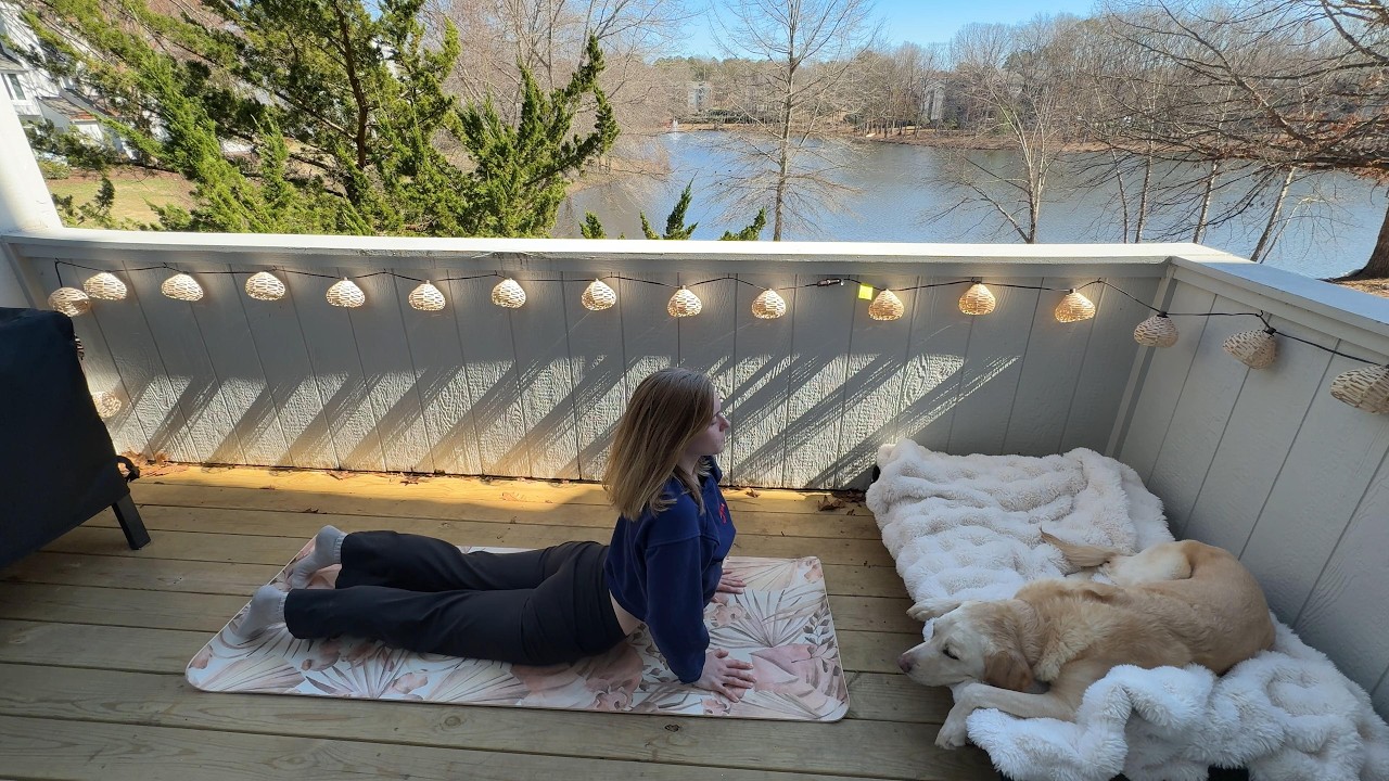 Romanticizing Eating Alone I Mini Vlog and Yoga Session