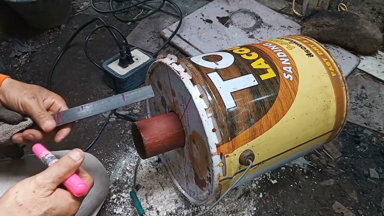 เตาเผาถ่านไร้ควัน ซุปเปอร์จิ๋ว ทำจากถังสีเก่า วิธีทำ การเผา และชมถ่านที่ได้@ทวีศรีมูล