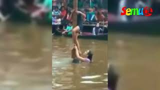 Panjat Pinang Cewek Di Kolam, Lucu Celenanya??