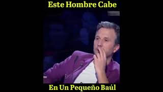 Hombre Cabe En Un Pequeño Baúl Increible