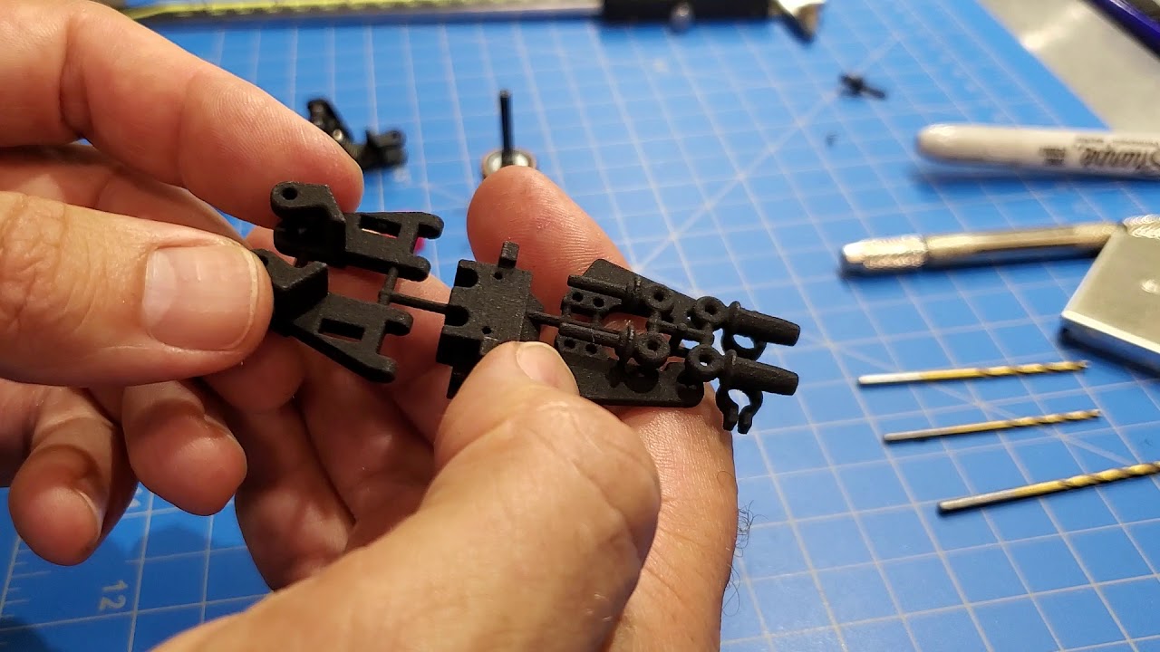 Associates RC28 car and truck front suspension kit shock options