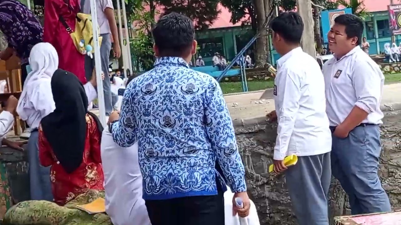 Tampilan Drama siswa SMAN 6 Kerinci part 2 Acara Hari Guru Nasional di sekolah 25 November 2025