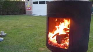 Gezellig Houtvuur, Zelfs Op Een Lenteavond