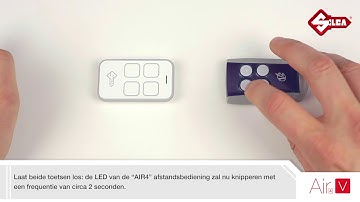 Programmeer de afstandsbediening V2®. XV01®.01.0E UGUALE met Silca Air4 V or V Plus