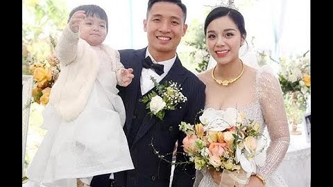 24H NEWS : Vợ của cầu thủ Bùi Tiến Dũng đấu giá váy cưới để làm từ thiện