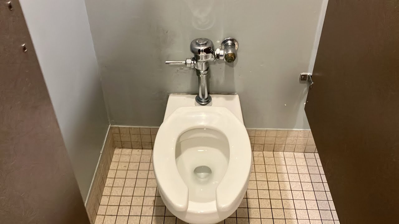 [1514] Three 1991 Eljer Auburn toilets - YouTube