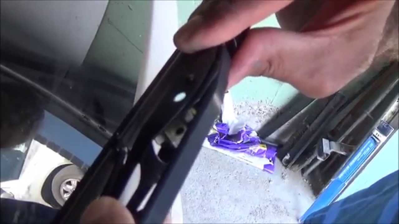 Easily Change Rear Wiper Blade for Jeep - YouTube