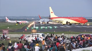 Nonton di Solo, Pesawat Presiden Jokowi Take Off di Bandara Adi Soemarmo Jawa Tengah