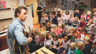 Sondre Lerche plays BAD LAW for kindergarten kids in Oslo