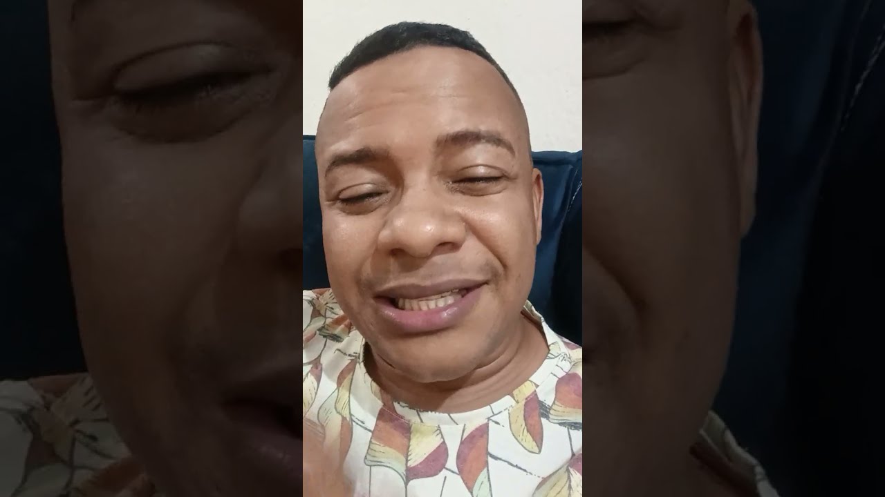 VEJO☝️Uma pessoa que não quis tuas mãos❤️Agora procura teu abraço !