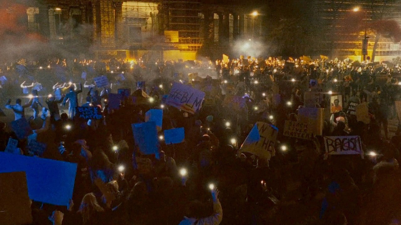 와.. 미쳐버린 몰입감으로 15분을 순삭시키는 《힘을 숨긴 천재 알바생..》의 레전드 미개봉 범죄 액션 [영화리뷰 결말포함]