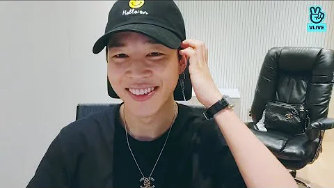 Does Taehyung have his ears pierced?
