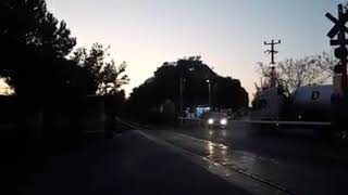 Anadolu Dmu Mani̇sa - Alaşehi̇r Bölgesel İl İçi̇ Expresi̇ Treni̇mi̇z Sali̇hli̇ Kelli̇k Geçi̇di̇nden 19 : 30.