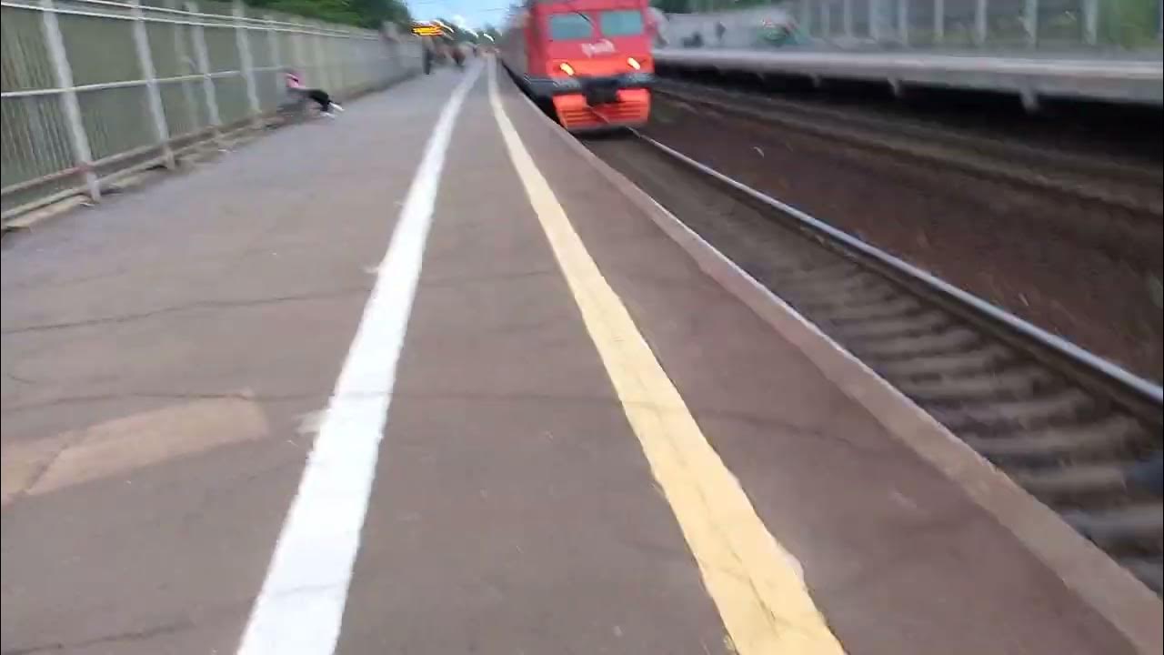 Пригородные поезда иркутск. Электричка любань обухово. Станция любань ленинградская область. Фирменный поезд. Фирменный поезд.