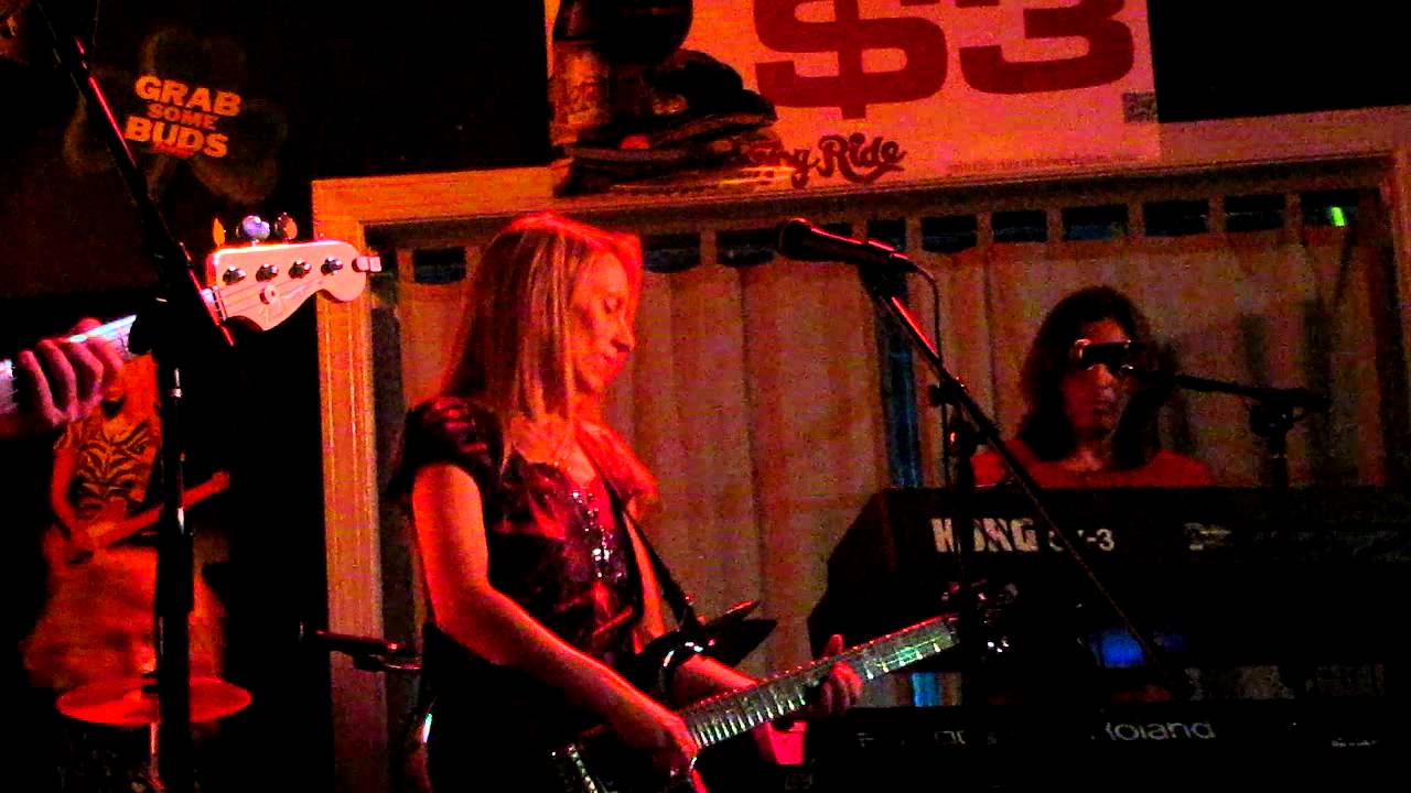 Lisa Lim Band Live 2011 "Walkin The Dog"!