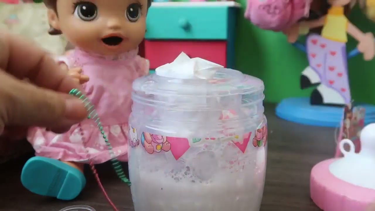 BEBENDO MAMADEIRA DE LEITE MUITO GIGANTE BABY ALIVE AMANDINHA