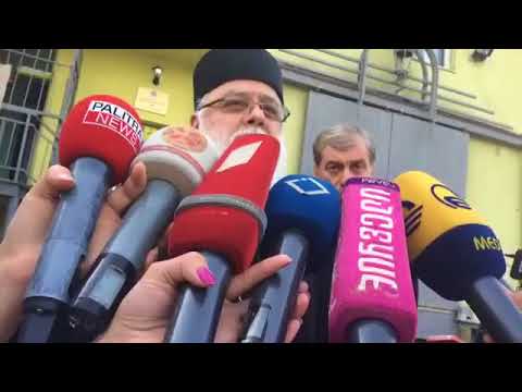 დეკანოზ გიორგი მამალაძის მოსანახულებლად მეუფე დიმიტრი და დეკანოზი რევაზ სიხარულიძე იმყოფებოდნენ